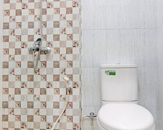 Hotel O Rindu Sempadan Cottage Near Taman Wisata Rindu Sempadan - Pekanbaru - Bathroom