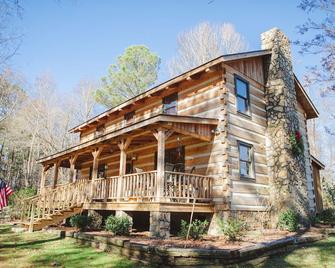 Fully furnished log cabin, family and pet friendly. - Apex - Building