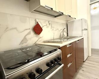A42 - Ancona, bilocale in pieno centro - Ancona - Kitchen