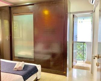 2 BRs, Quiet Bandra location, 3 balconies, Wifi - Bombay