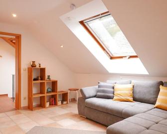 Ferienwohnung Am Eiberg - Bad Wildbad - Obývací pokoj