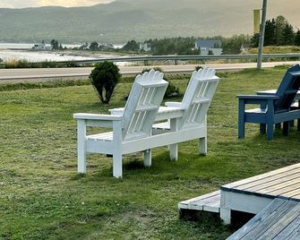 Sea Breeze Motel - Ingonish - Patio