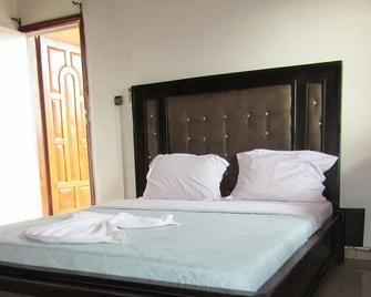 En Bordure de Route Chambre Meublée à Louer à Bonapriso - Duala - Habitación