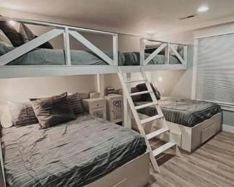 Custom cabin on 23 acres, private fishing, paddle boat, kayaks Lake Cumberland - Somerset - Schlafzimmer