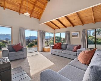 Sycamore Place - Wanaka Holiday Home - Wanaka - Living room