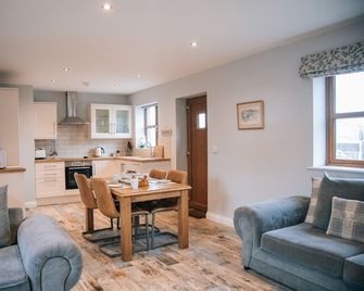 The Corn Store - sleeps 4 guests in 2 bedrooms - Malpas - Comedor