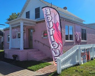 Downtown Digs - upstairs apartment in the heart of downtown Oscoda! - Oscoda - Gebäude