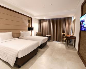 Mahkota Hotel Singkawang - Singkawang - Bedroom