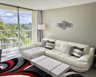 Stunning Views Best location in Hilo 2BR modern Condo - Hilo - Living room