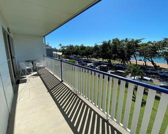 Qcwa K P Units - Townsville - Balcón