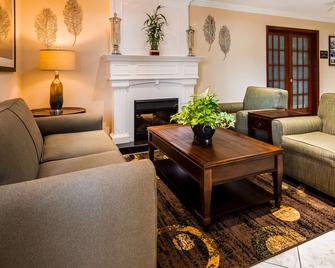 Best Western Pineywoods Inn - Atlanta - Living room