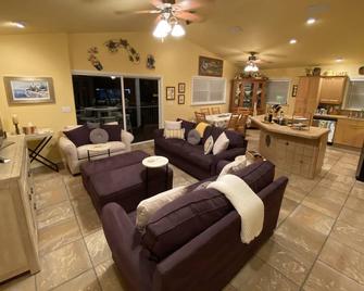 Paradise in the lower KEYS!!! - Little Torch Key - Вітальня