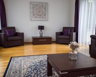 Nice and big 1 bedroom flat city center/near lake (Dahlia8) - Zúrich - Sala de estar