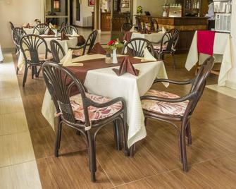 Hursey Resort Hotel - Soroti - Restaurante