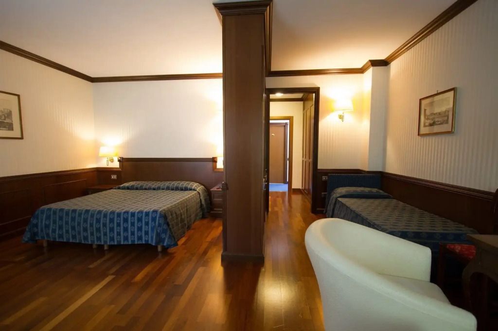 هوتل كورونا