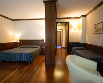 Hotel Corona & Spa - Pescasseroli - Bedroom