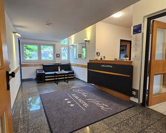 Elha Hotel - שטוטגרט - דלפק קבלה
