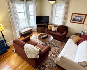 Quiet Countryside Views, Offering Unique Farm Life Experience - Wadena - Living room