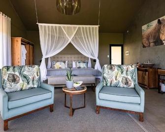 Kifaru Luxury Lodge - Outjo - Вітальня