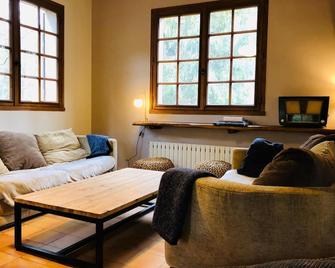Large house in the heart of the Three Gables Forest - Noisy-sur-École - Sala de estar