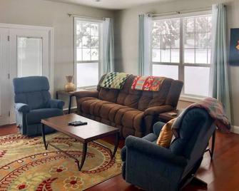 Single Level Cabin, Tamarack Resort, Hot Tub! - Cascade - Living room