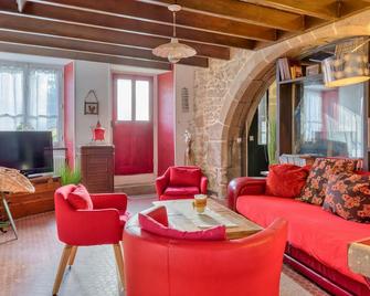5 Bedroom Awesome Home In Villedieu-Les-Poêles - Villedieu-les-Poêles-Rouffigny - Living room