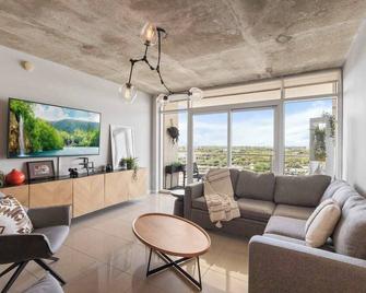 Awesome Apt With Pool in Midtown Miami - Miami - Salon
