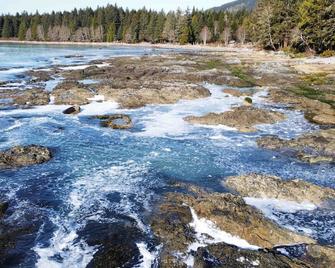 So Damn Lucky Glamping - Ucluelet - Budova