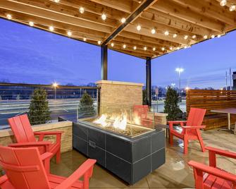 Embassy Suites by Hilton Jonesboro Red Wolf Convention Center - Jonesboro - Balcony