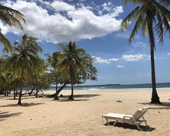 Casa Blanca on the Beach - Playa Grande - Playa