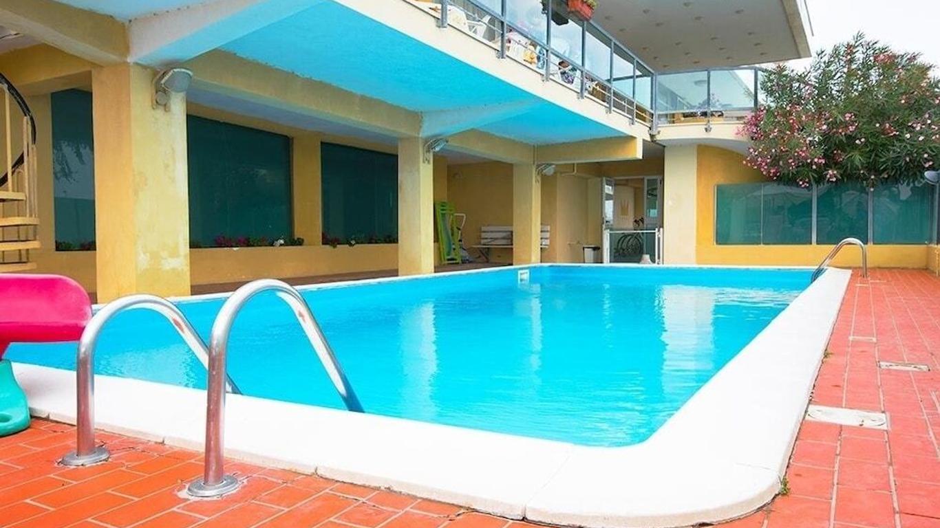 Hotel Crown