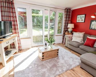 Old Pump Cottage - Ross-on-Wye - Living room