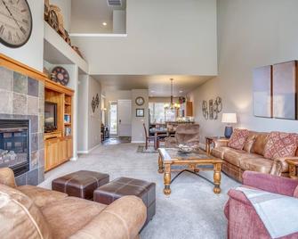 672 Sage - Redmond - Living room