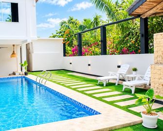 The lagoons Turtle Resort - Nungwi - Piscina