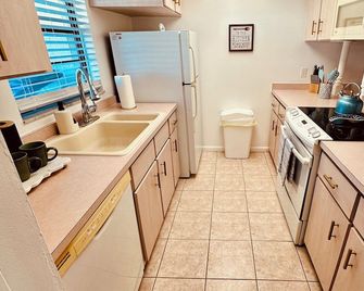 Sunny Sebring Escape with your own pool! - Sebring - Cucina