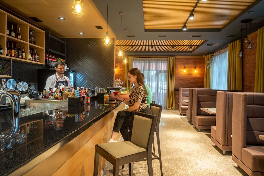 Royal Plus Hotel thumbnail 2