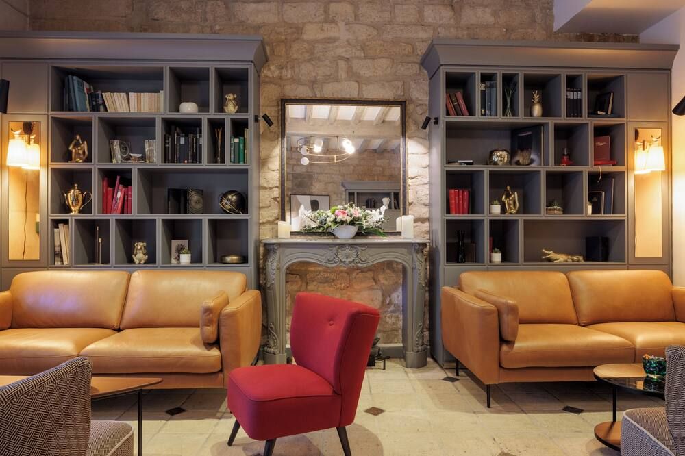 Lounge view of Saint Louis Bastille