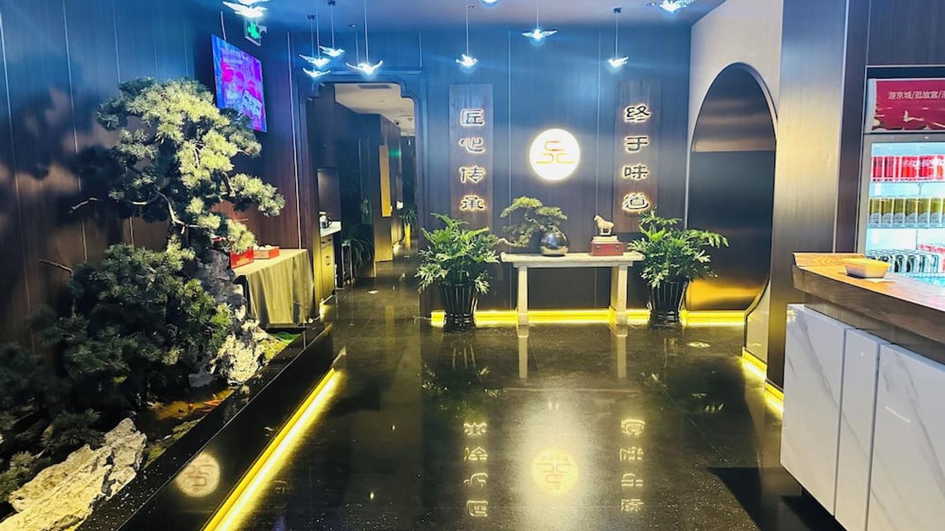The North Garden Hotel Beijing Wangfujing-Located in the city center,adjacent to Wangfujing Street,Tiananmen Square,the Forbidden City, offering Beijing tour service
