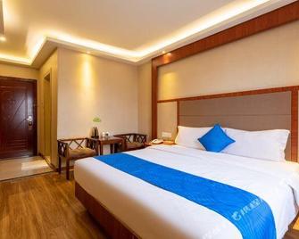 Light Stay Yuexiang Hotel (Maoming South Railway Station) - Maoming - Bedroom