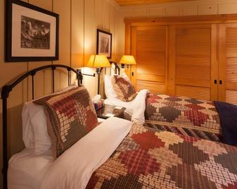 Ahwahnee Hotel Inspired Design in Homewood - Homewood - Habitación