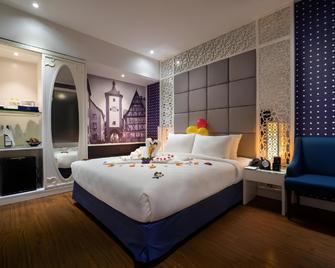 Victor Metropolis Hotel & Rooftop Bar - Hanoi - Bedroom