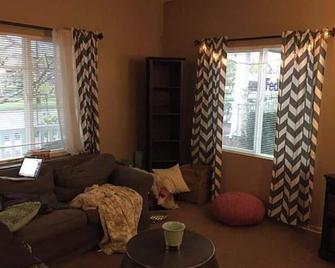 Perfectly located 3-bedroom Townhome with WiFi in Lacey - Lacey