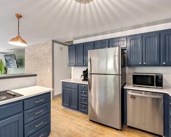 Luxury-Family Friendly-Game Room-Huge Porch-Comfortable/Beautiful Beds - Highlands - Kitchen