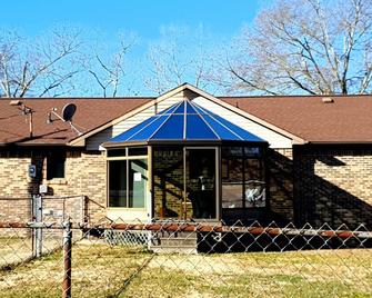 Awesome 2br-2bath Hartselle Home - Private Bathrooms - Ditch The Hotel - Hartselle - Building