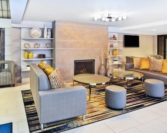 Holiday Inn Express Boston-Waltham By IHG - Waltham - Lounge