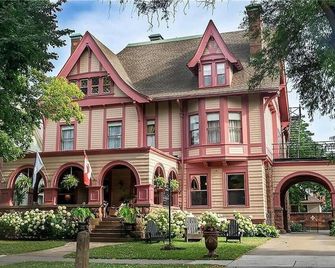 InnBuffalo off Elmwood - Buffalo - Building