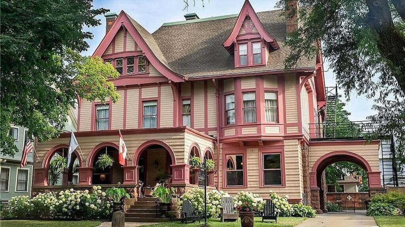 InnBuffalo off Elmwood