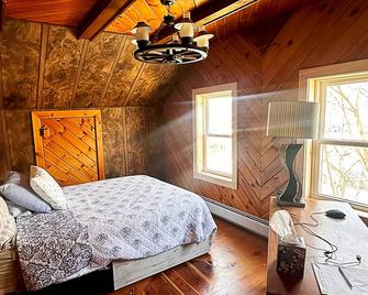 Lee Manor - Lee - Bedroom