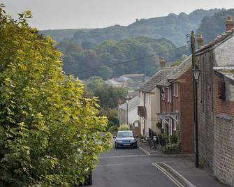 Character dwelling built on the site where troops were stationed until 1816. - Bridport - Outdoor view