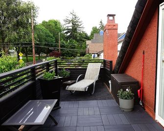 Classic Kitisilano two-room studio suite - ונקובר - מרפסת